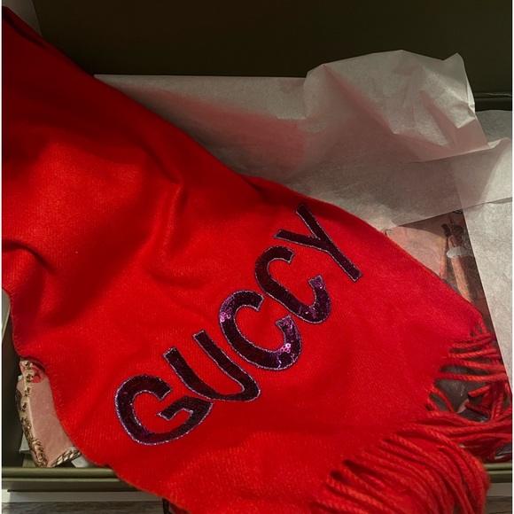 Red Gucci scarf - Picture 5 of 6